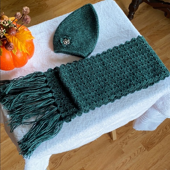 NEW!!!  CROCHETED HAT & SCARF - Picture 2 of 4